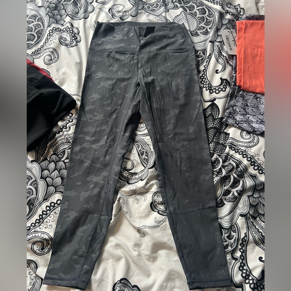 ZYIA: Gray battleship luxe hi-rise
Condition: New without tags
Size: 8/10